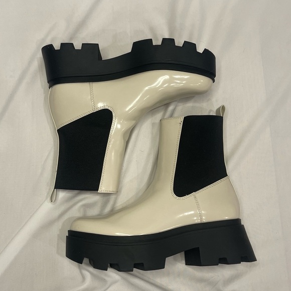 NEW Nordstrom Open Edit Ivory Patent Iris Lug Chelsea Boots Womens US 7.5 - Picture 14 of 14